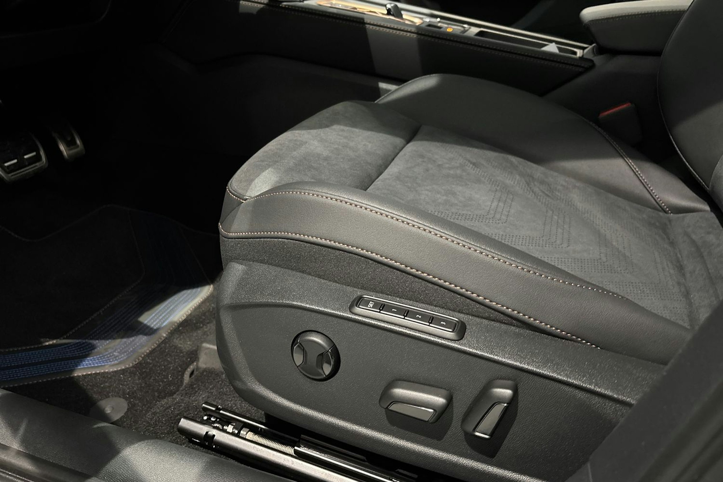 harmaa CUPRA Leon Sportstourer 2025 kuva 11.