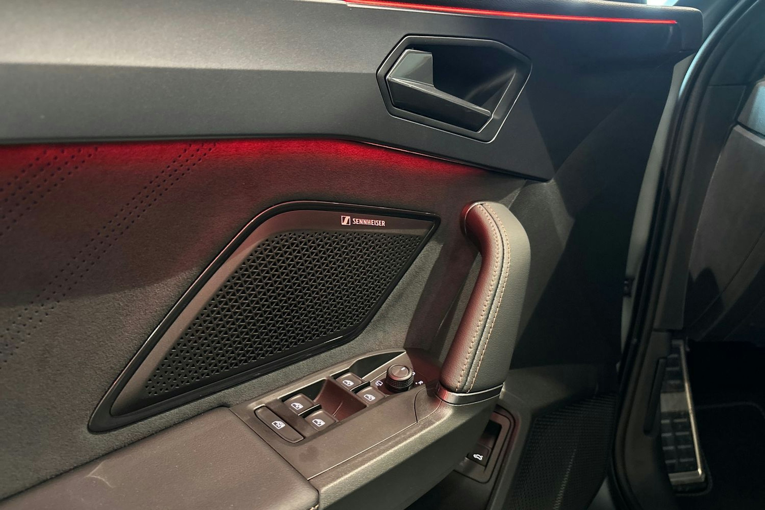 harmaa CUPRA Leon Sportstourer 2025 kuva 12.