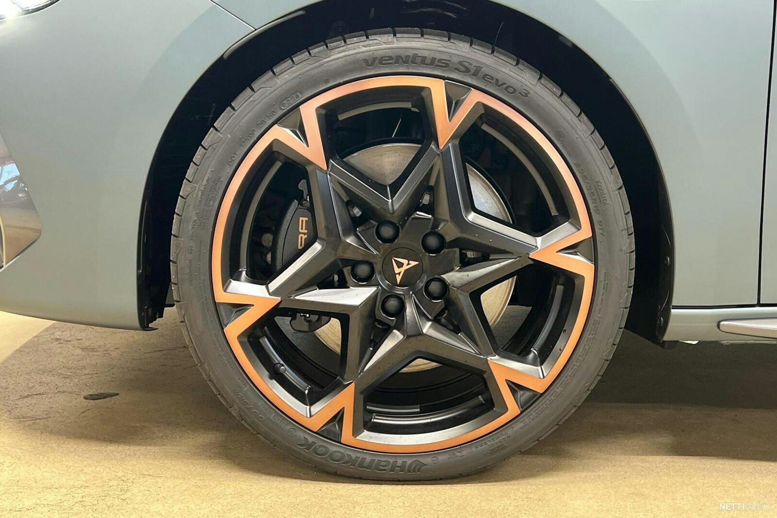 harmaa CUPRA Leon Sportstourer 2025 kuva 9.