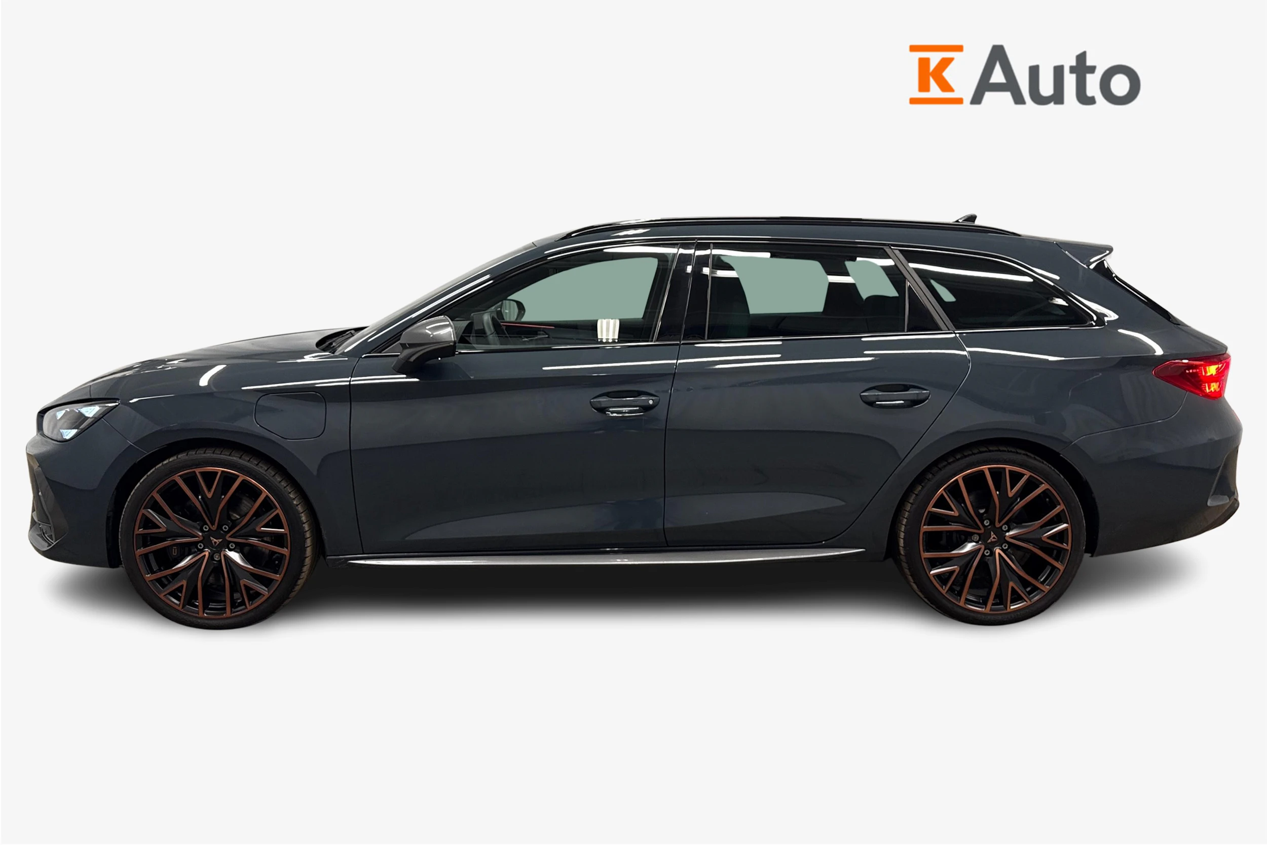 sininen CUPRA Leon Sportstourer 2025 kuva 5.
