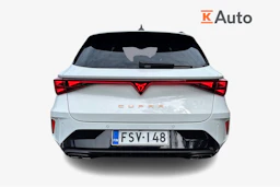 valkoinen CUPRA Leon Sportstourer 2026 kuva 3.