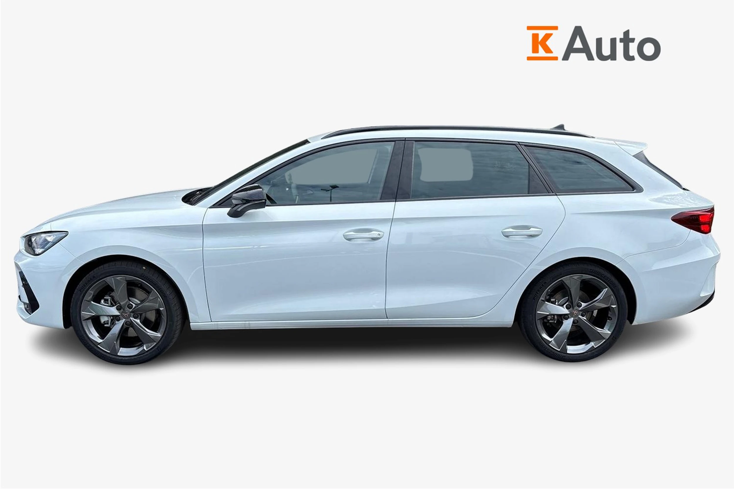 valkoinen CUPRA Leon Sportstourer 2026 kuva 5.