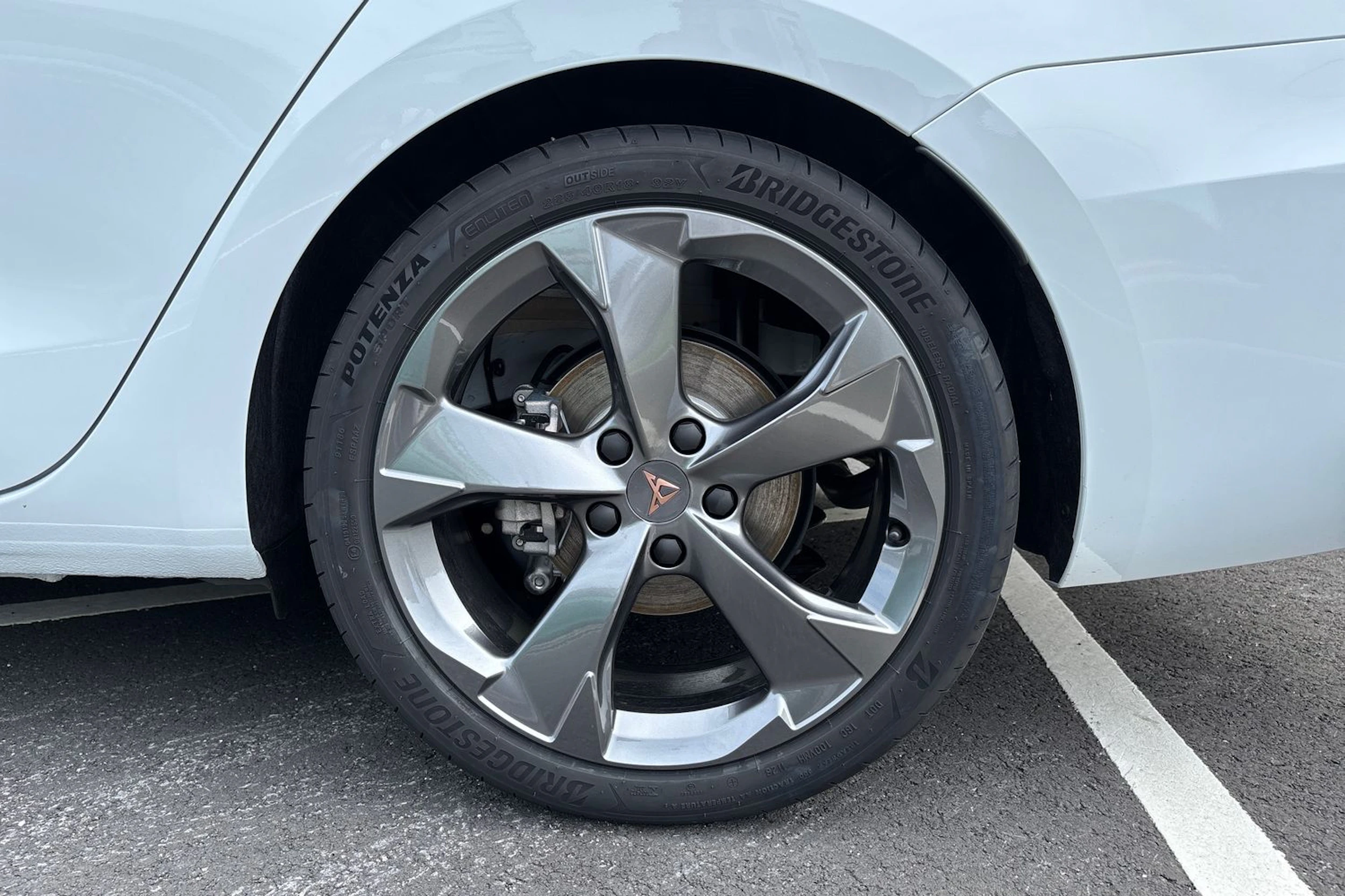 valkoinen CUPRA Leon Sportstourer 2026 kuva 10.
