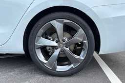 valkoinen CUPRA Leon Sportstourer 2026 kuva 10.