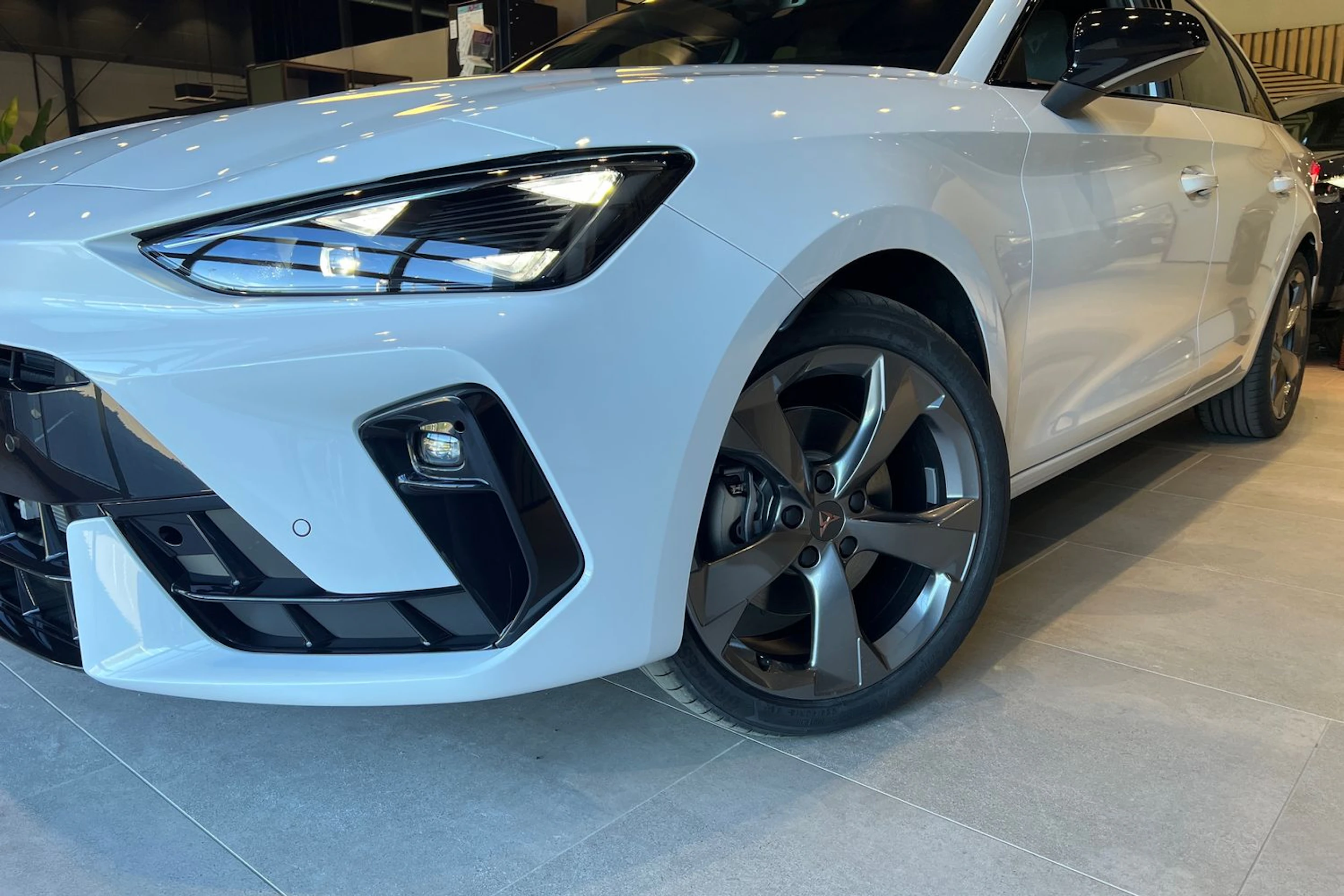 met. valkoinen CUPRA Leon Sportstourer 2026 kuva 10.