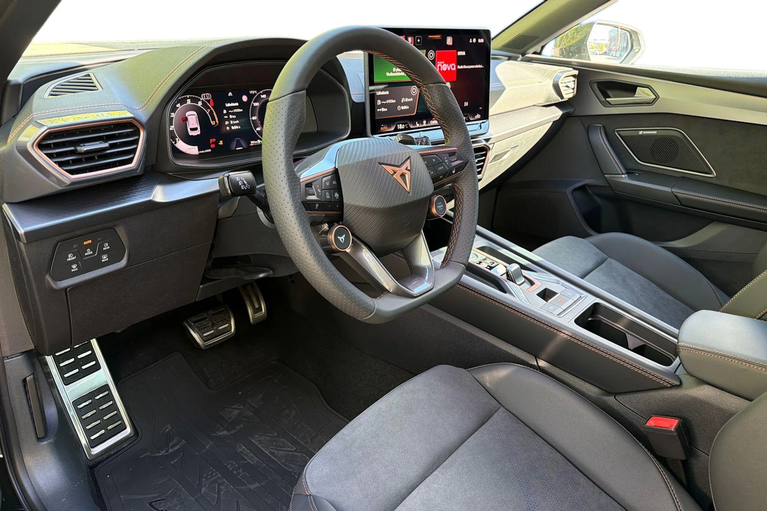 musta CUPRA Leon Sportstourer 2026 kuva 6.