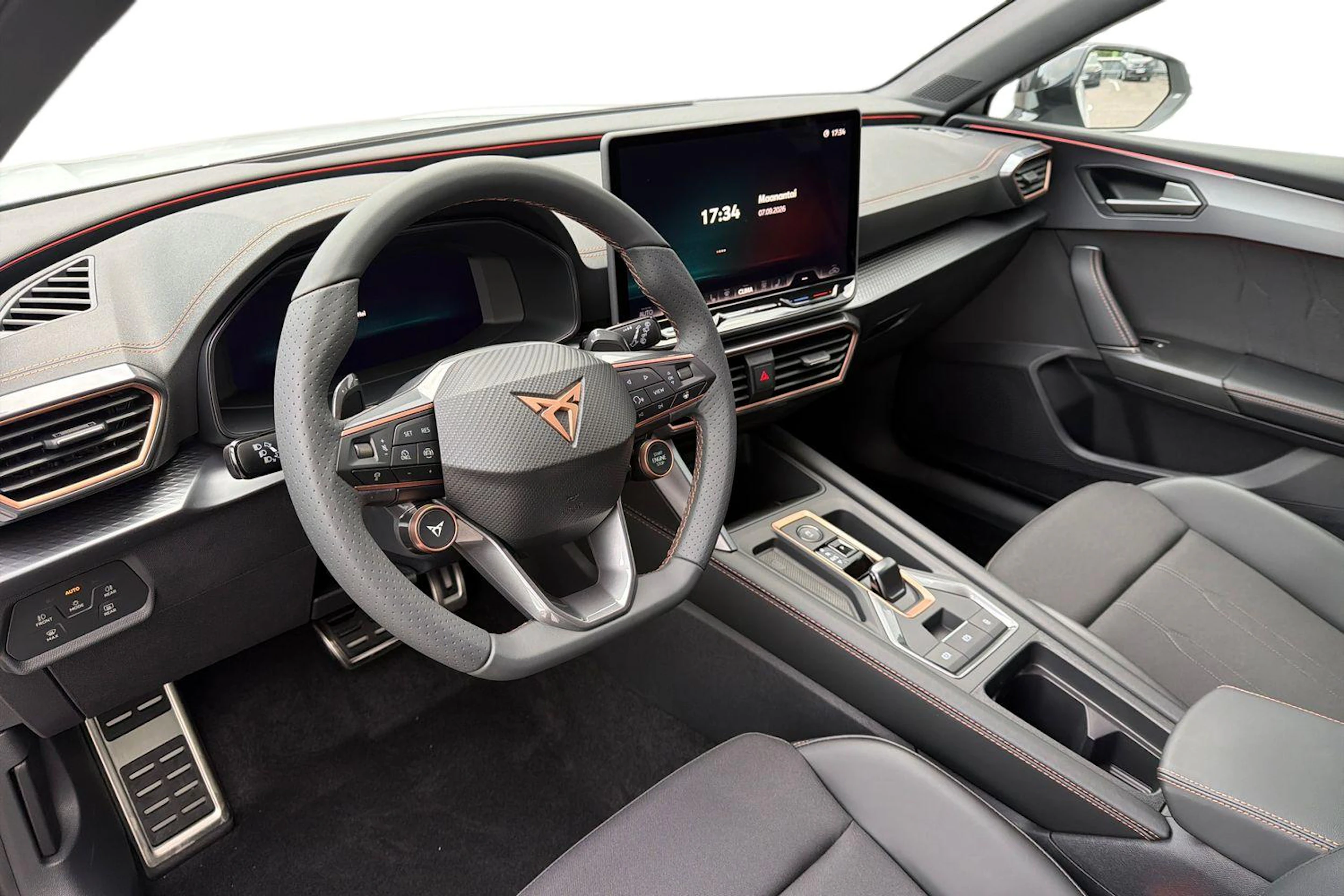 valkoinen CUPRA Leon Sportstourer 2026 kuva 6.