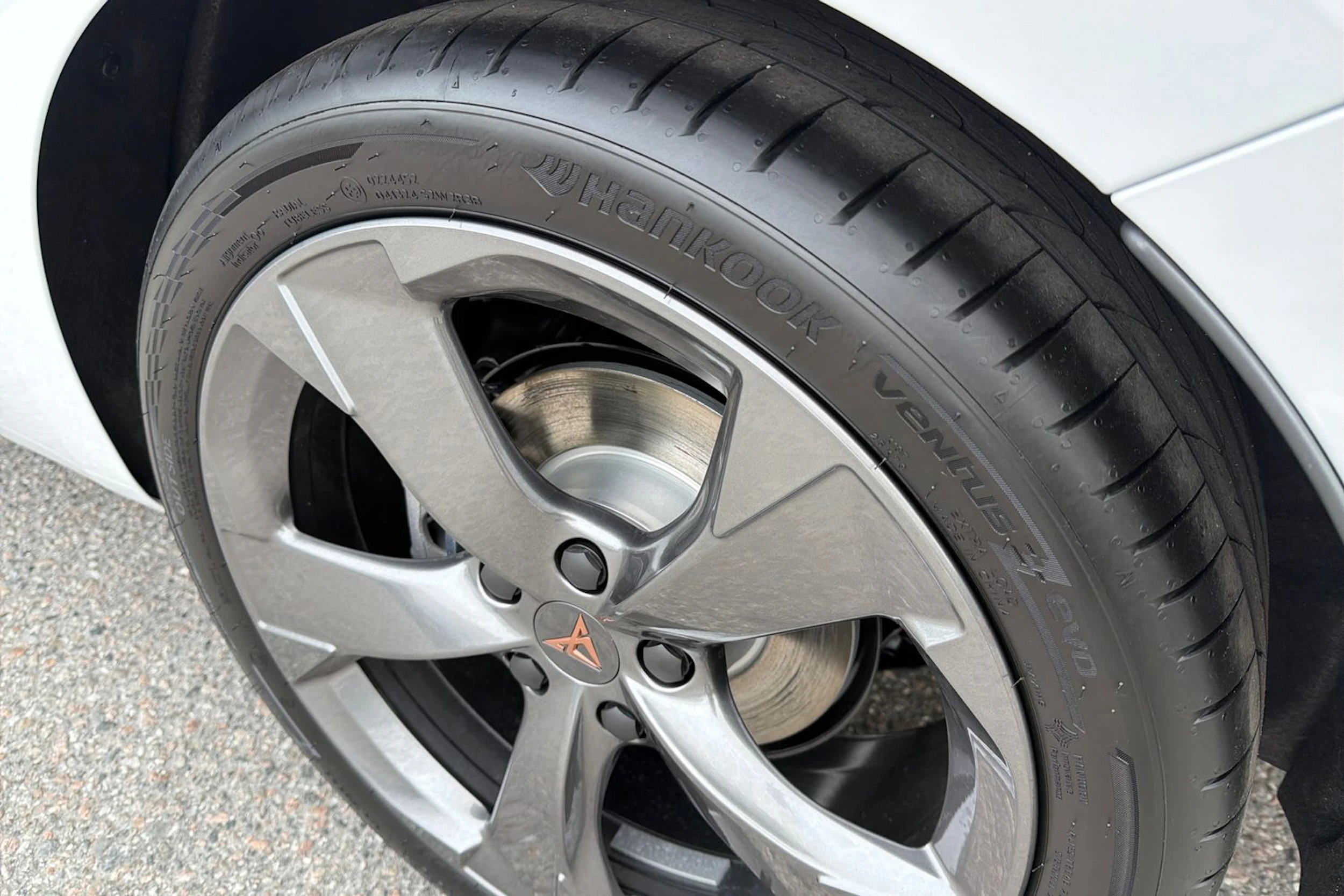 valkoinen CUPRA Leon Sportstourer 2026 kuva 10.