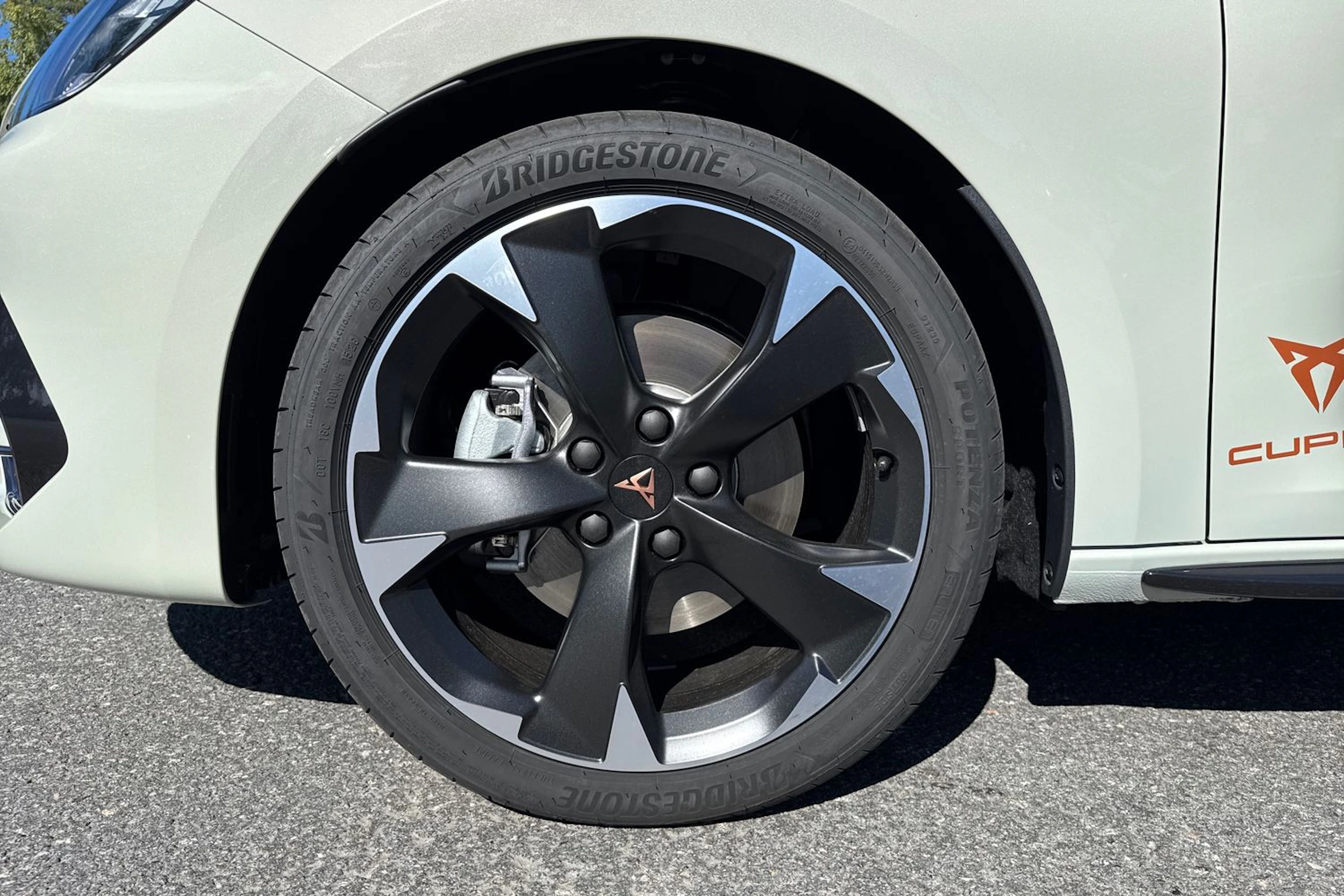 harmaa CUPRA Leon Sportstourer 2026 kuva 10.