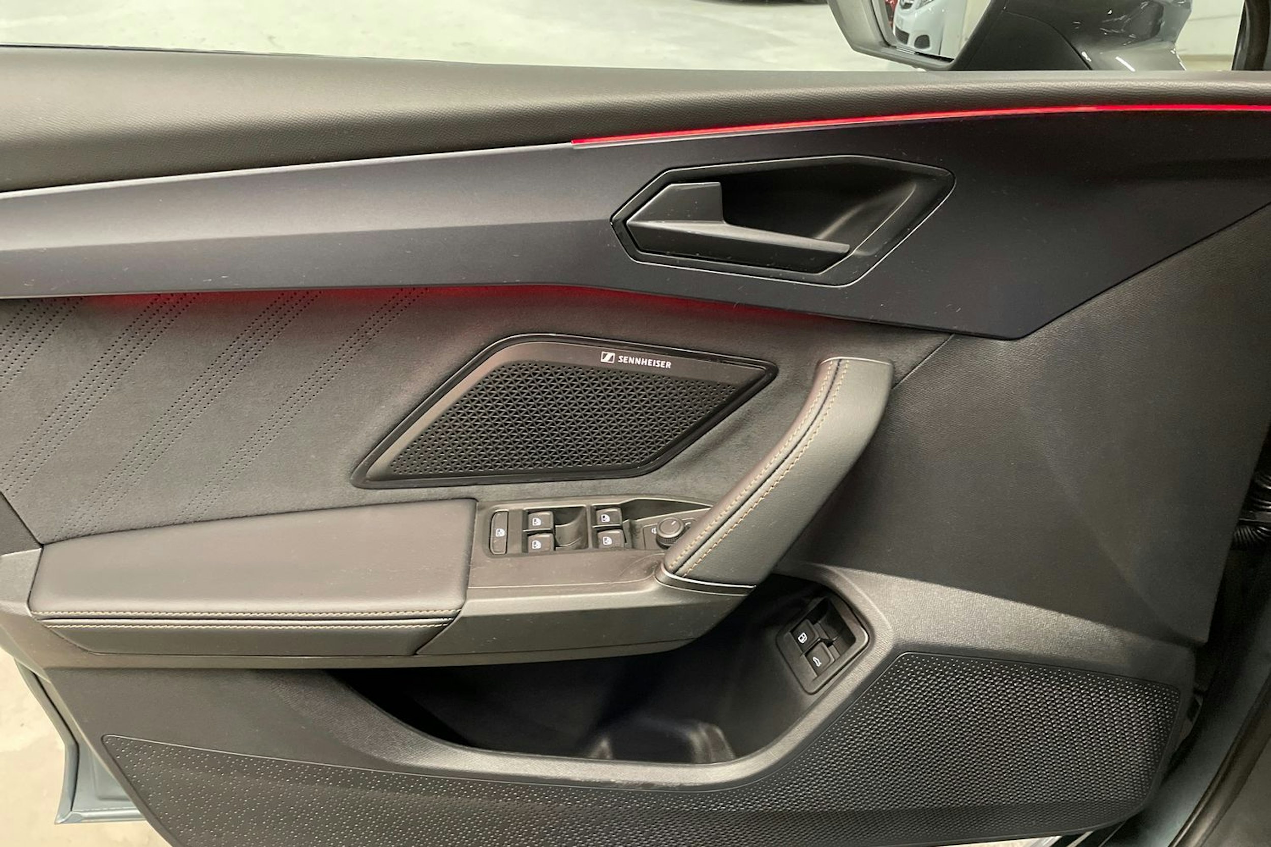 met. harmaa CUPRA Leon Sportstourer 2026 kuva 18.