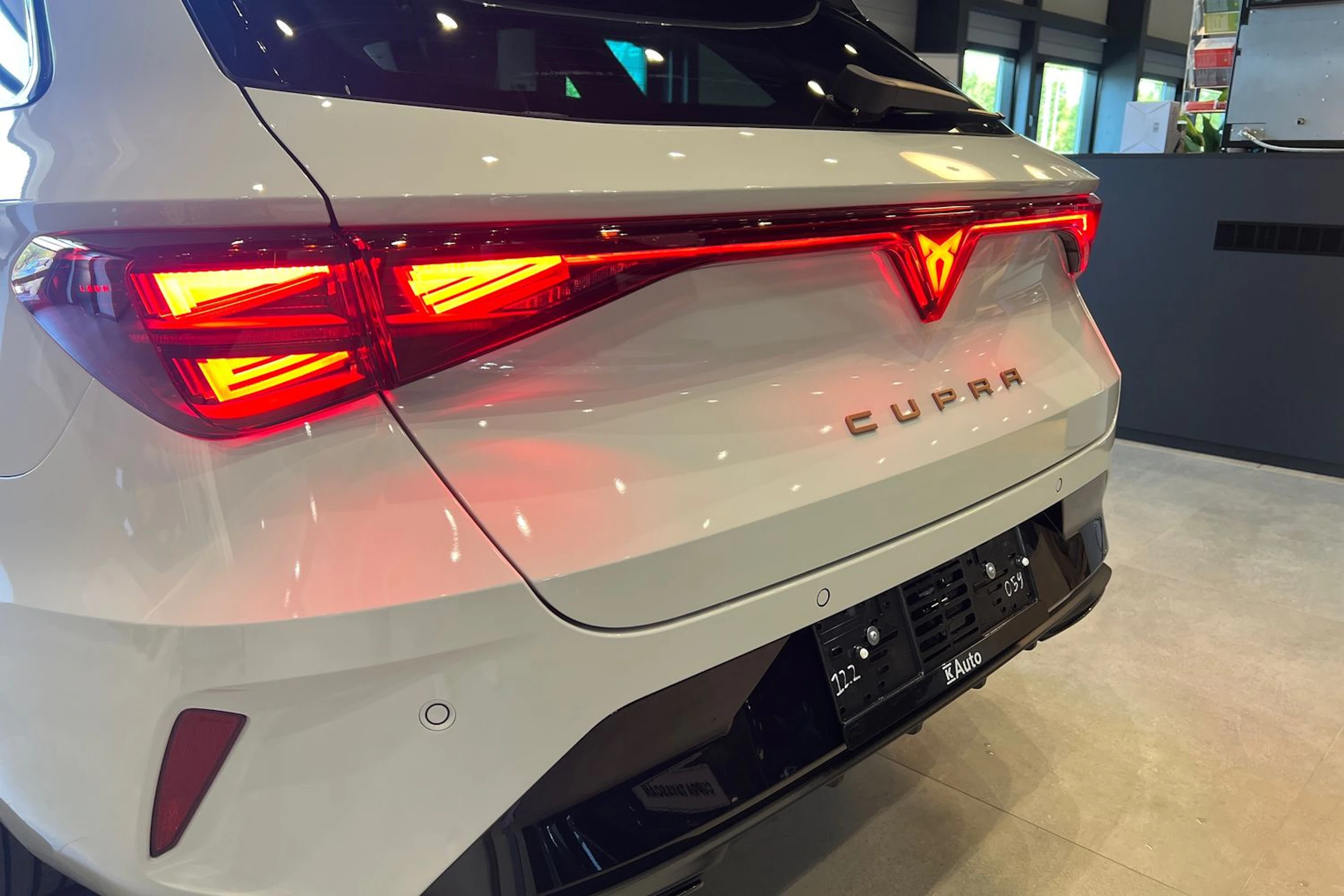 met. valkoinen CUPRA Leon Sportstourer 2026 kuva 15.