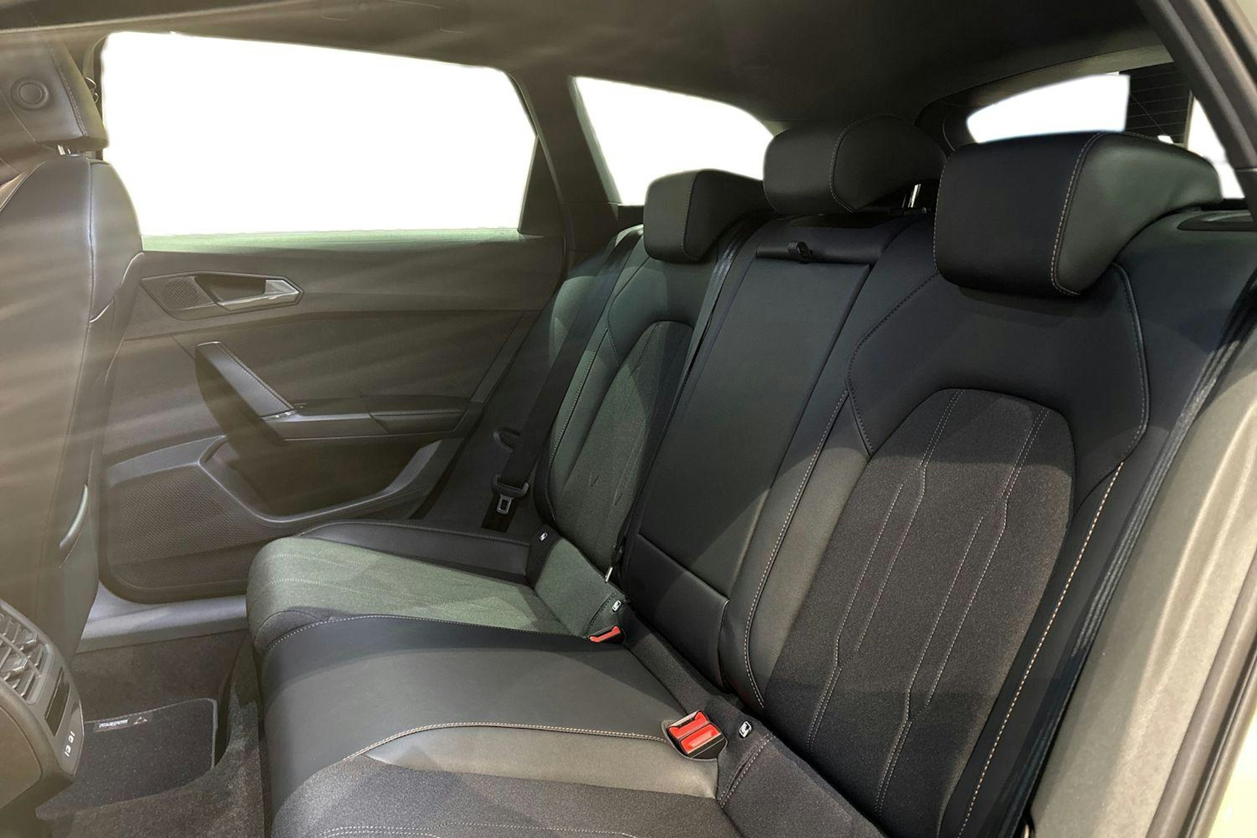 harmaa CUPRA Leon Sportstourer 2026 kuva 8.