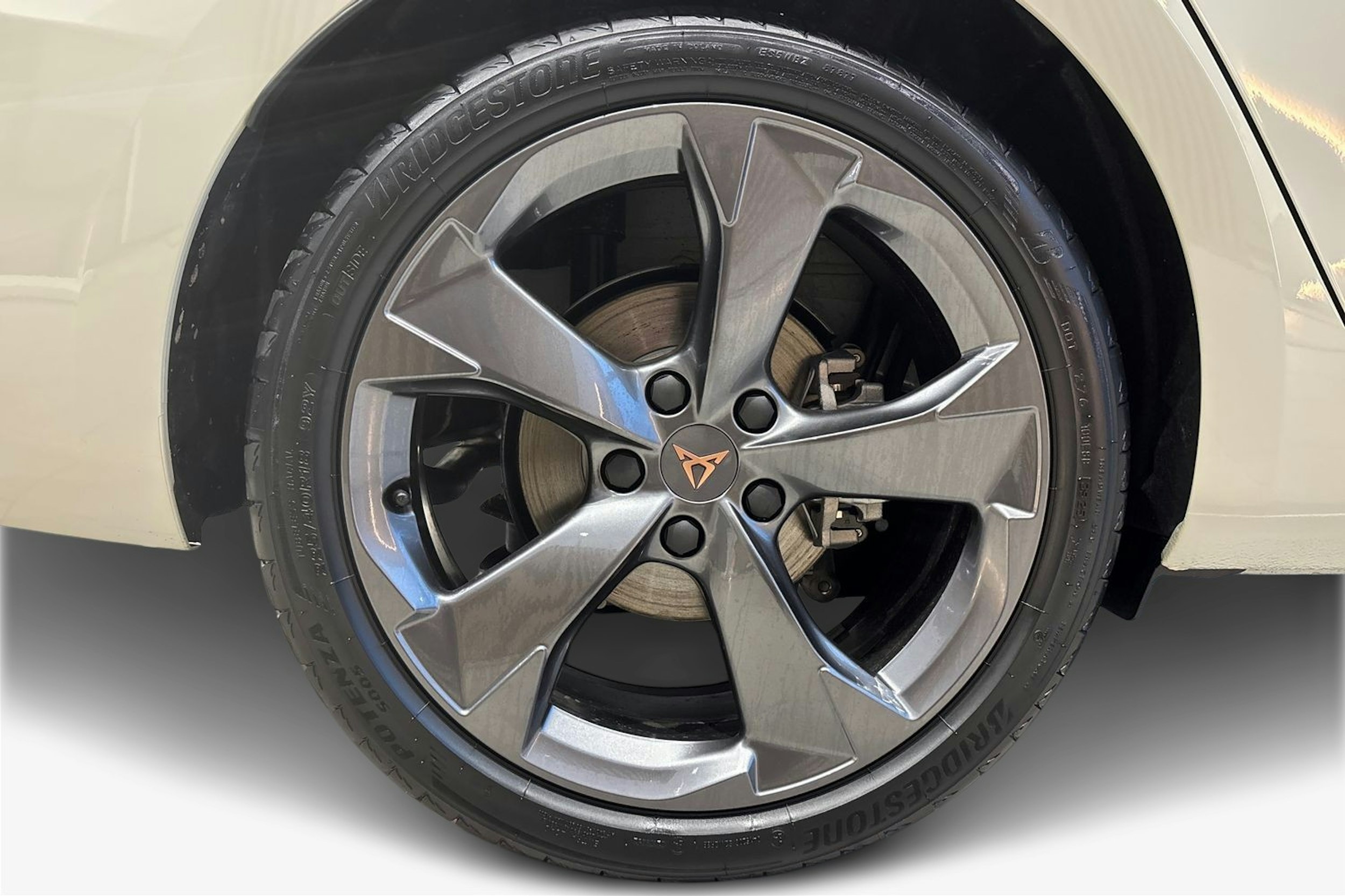 harmaa CUPRA Leon Sportstourer 2026 kuva 9.