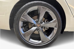 harmaa CUPRA Leon Sportstourer 2026 kuva 9.