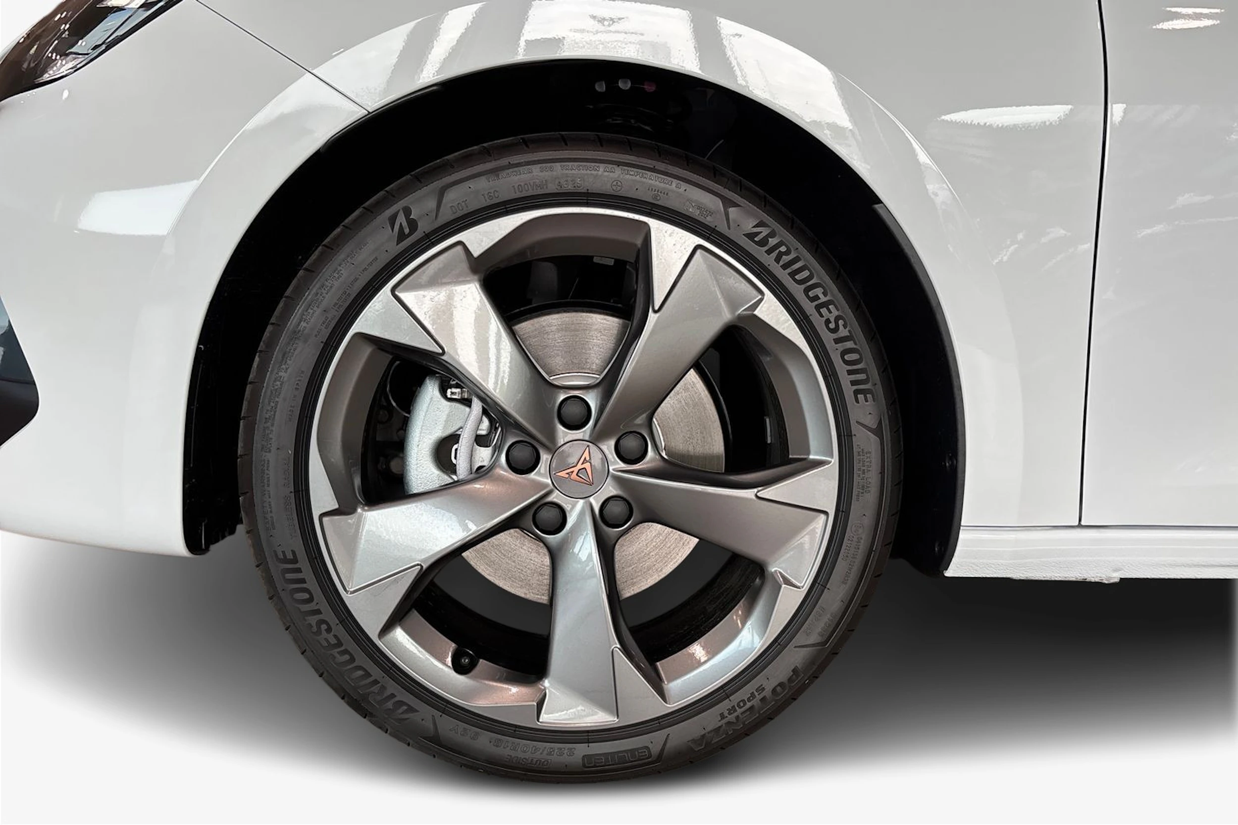 valkoinen CUPRA Leon Sportstourer 2026 kuva 9.