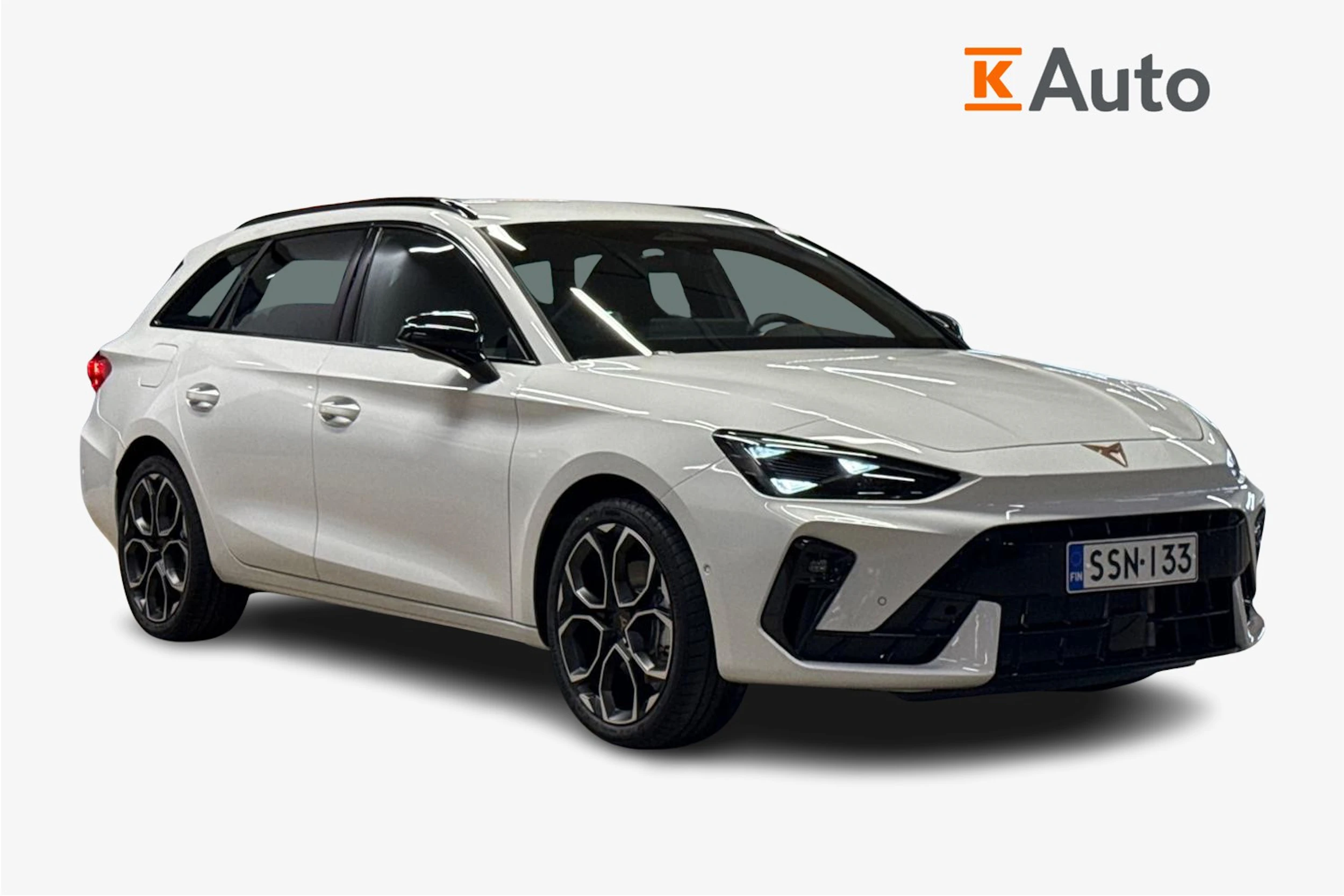 valkoinen CUPRA Leon Sportstourer 2026 kuva 1.