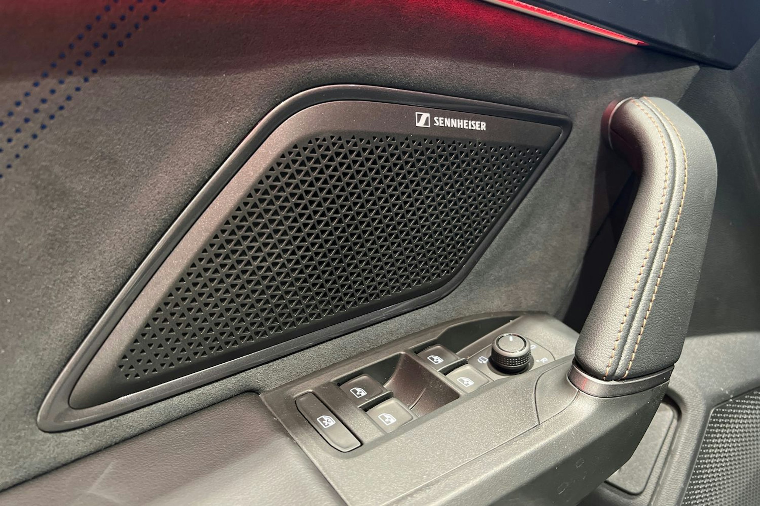 met. musta CUPRA Leon Sportstourer 2026 kuva 10.