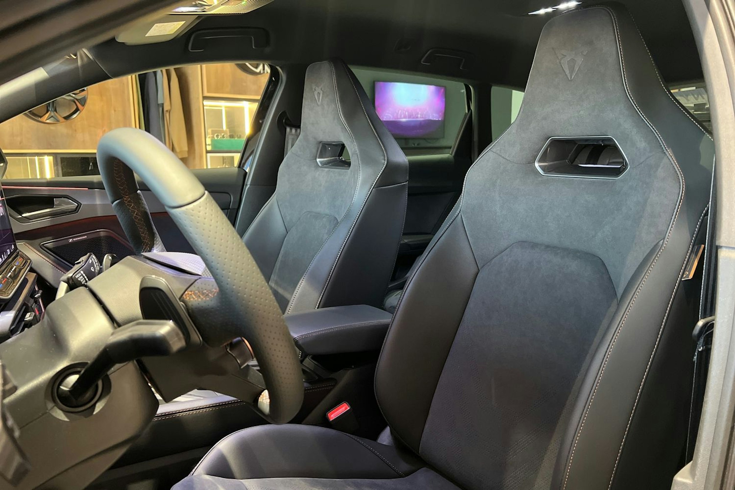 met. musta CUPRA Leon Sportstourer 2026 kuva 12.