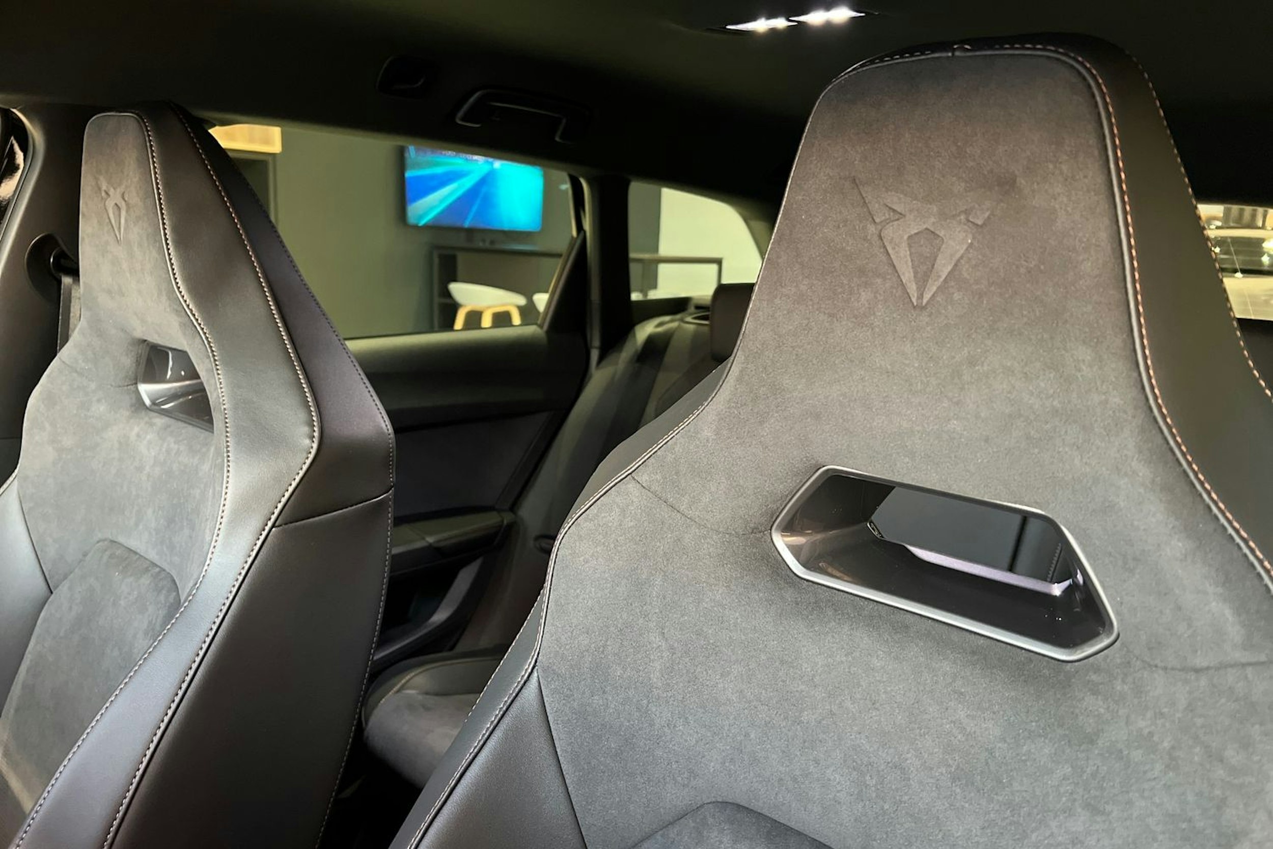 met. musta CUPRA Leon Sportstourer 2026 kuva 13.