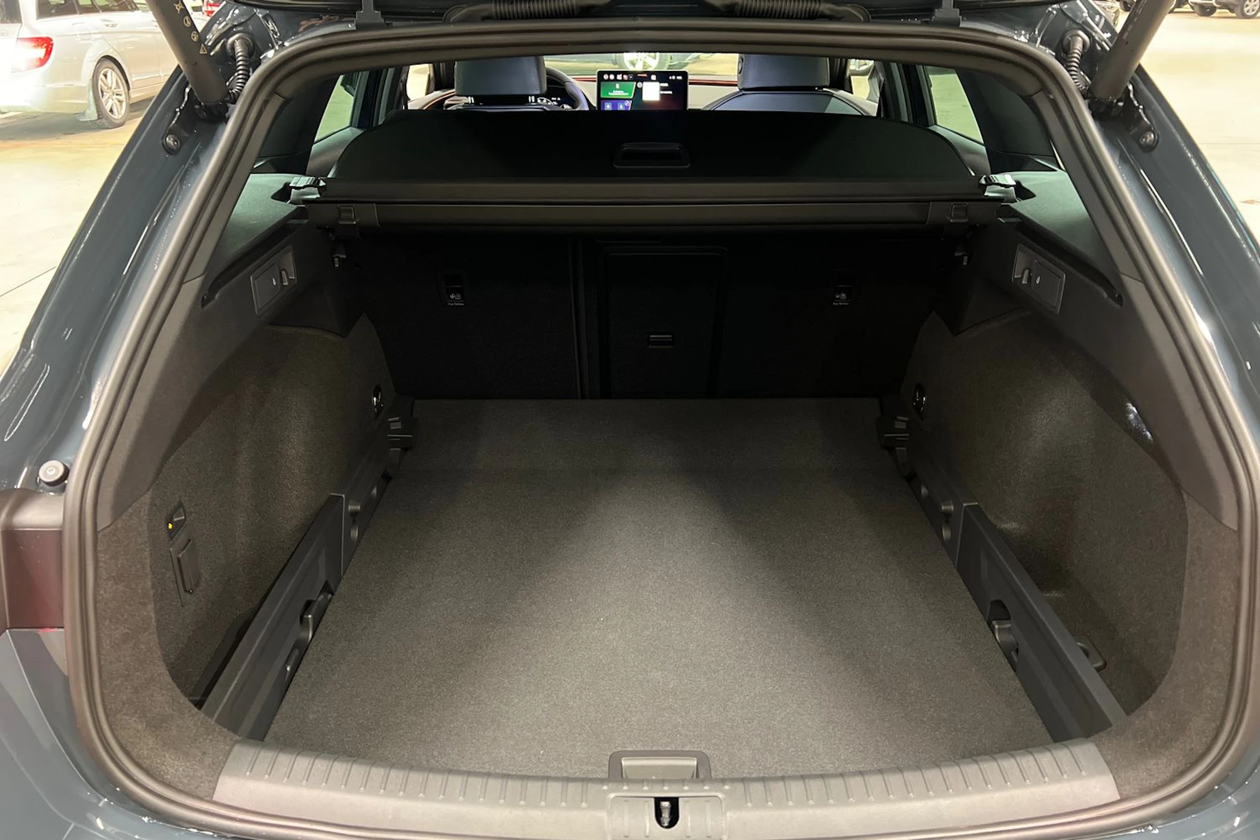 met. sininen CUPRA Leon Sportstourer 2026 kuva 14.