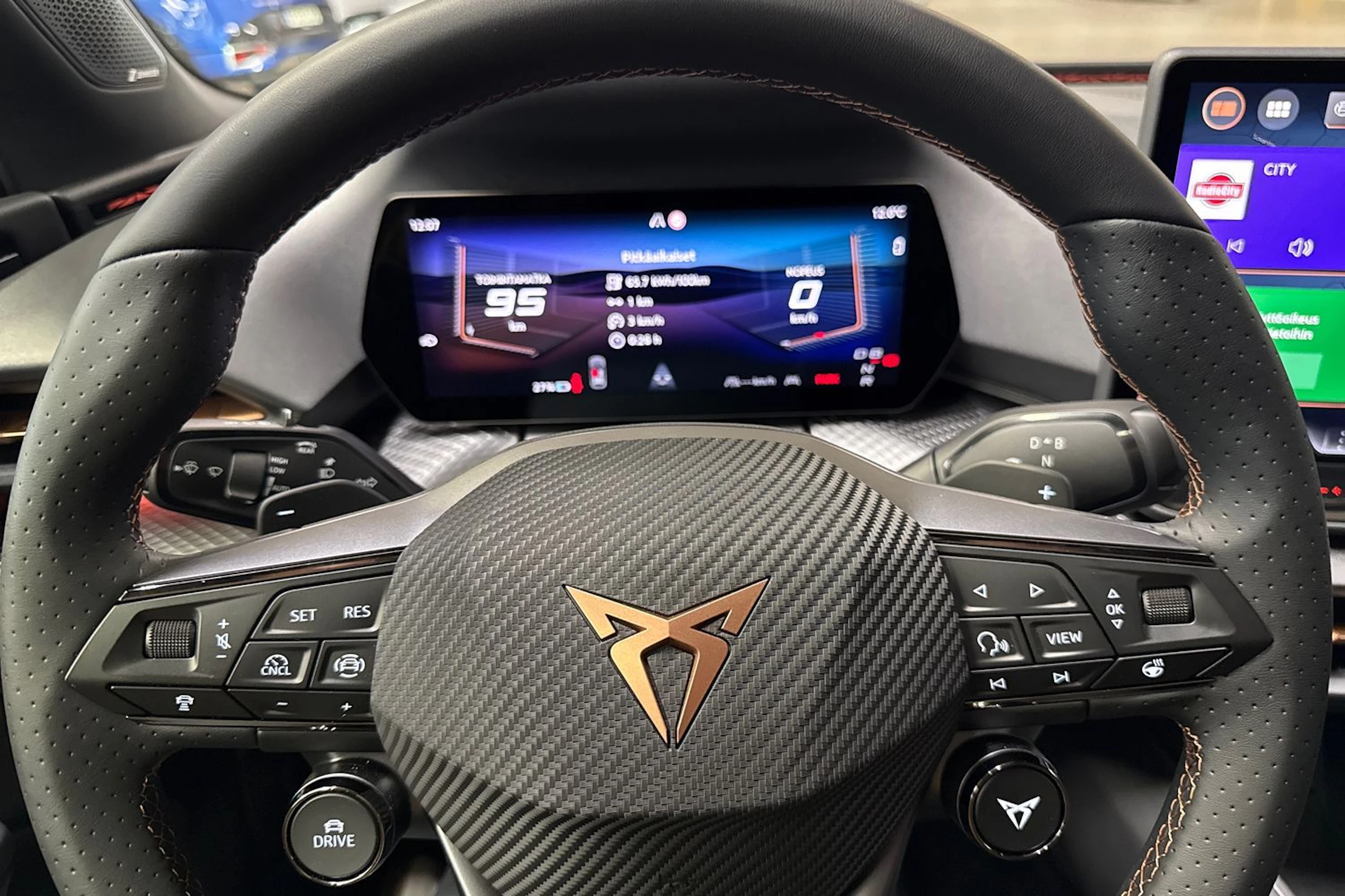 violetti CUPRA Raval 2026 kuva 15.