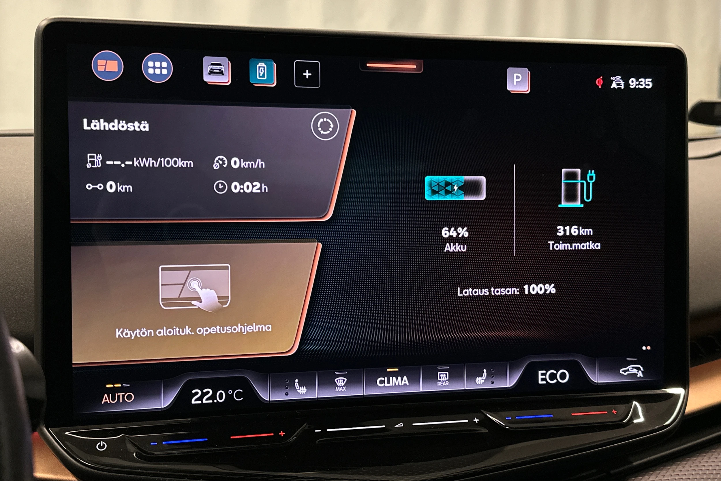 ruskea (beige) CUPRA Tavascan 2024 kuva 17.