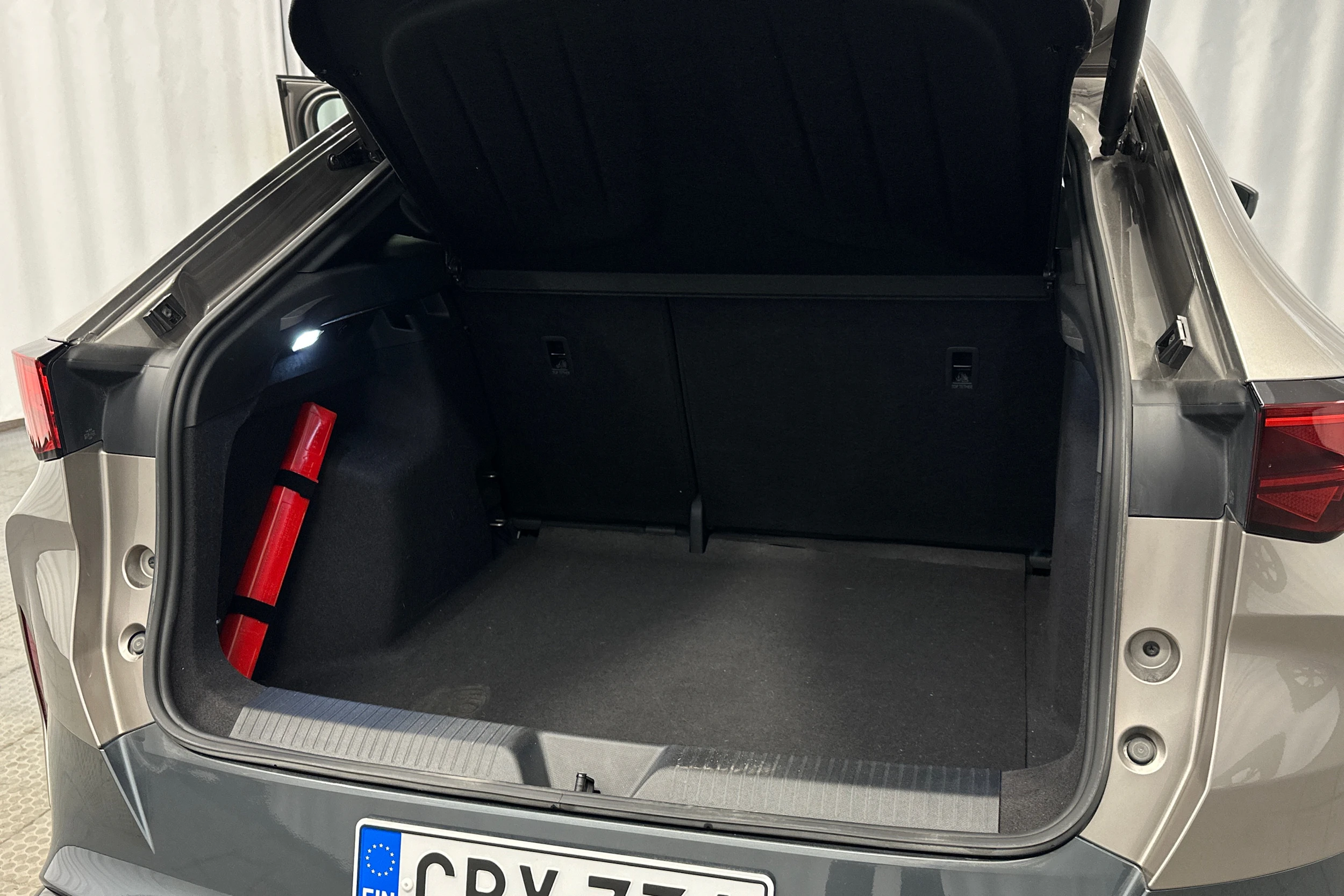 ruskea (beige) CUPRA Tavascan 2024 kuva 38.