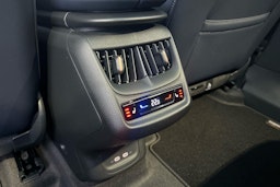 sininen CUPRA Tavascan 2024 kuva 7.