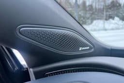 sininen CUPRA Tavascan 2024 kuva 10.