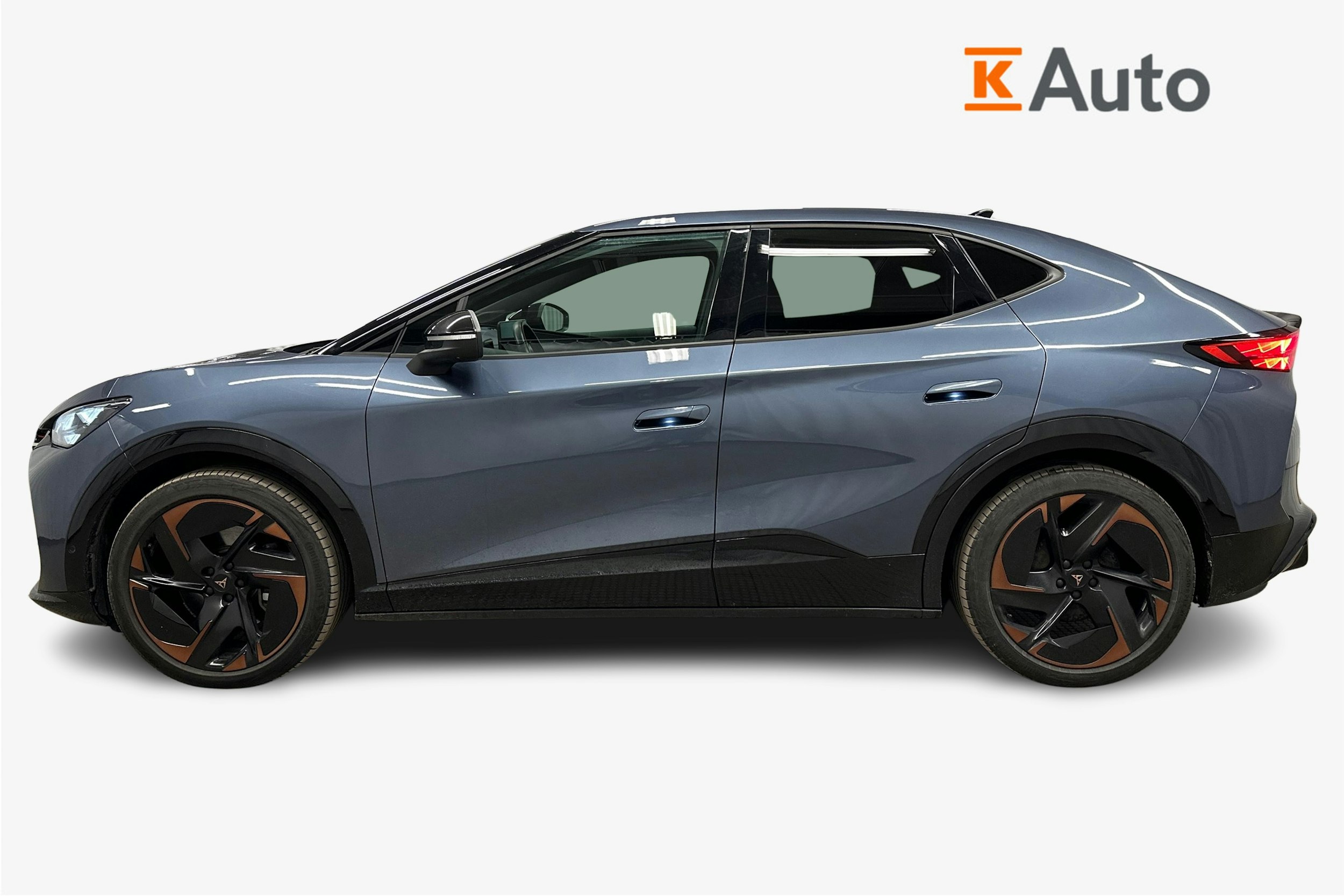 sininen CUPRA Tavascan 2024 kuva 6.