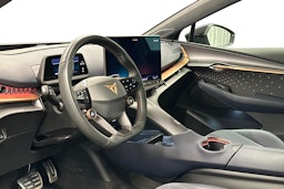 sininen CUPRA Tavascan 2024 kuva 7.