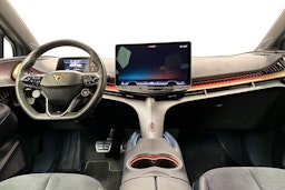 sininen CUPRA Tavascan 2024 kuva 9.