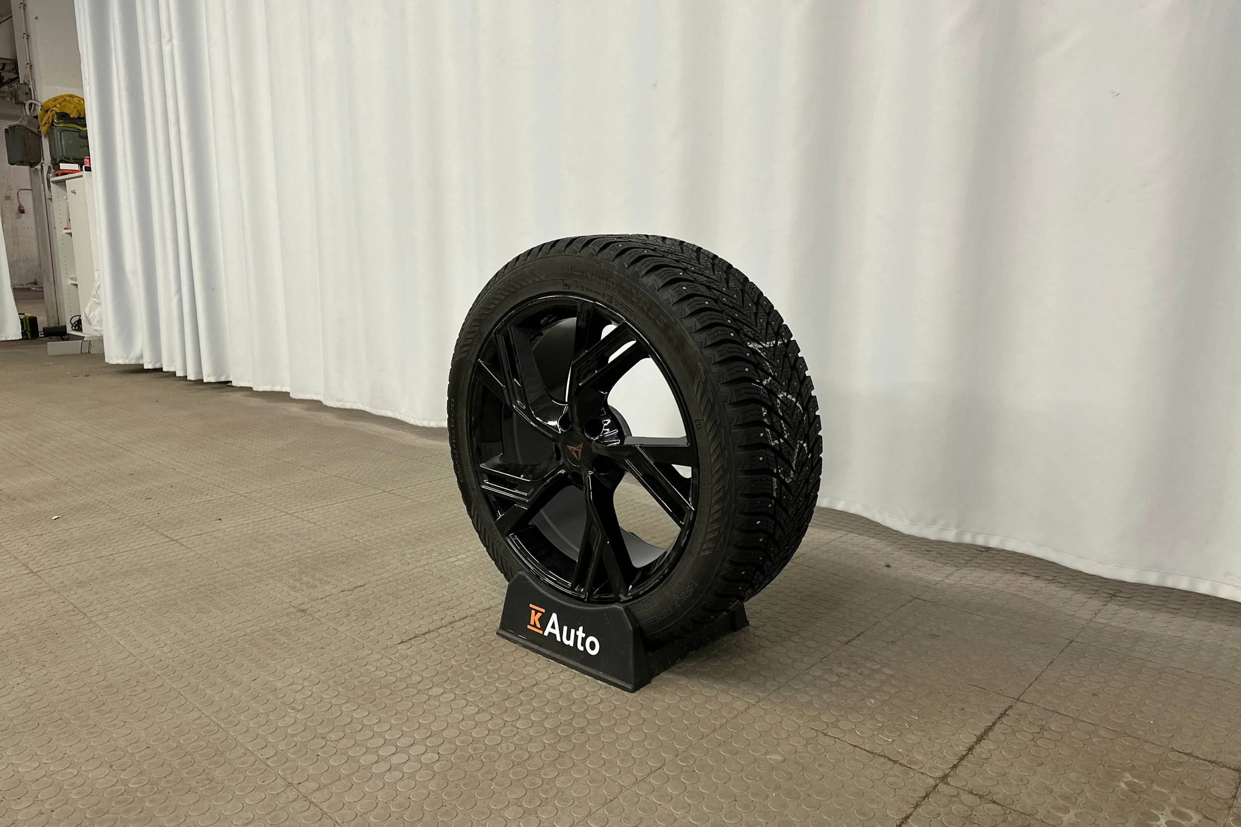 sininen CUPRA Tavascan 2024 kuva 13.