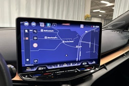 sininen CUPRA Tavascan 2024 kuva 24.