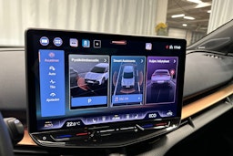 sininen CUPRA Tavascan 2024 kuva 25.