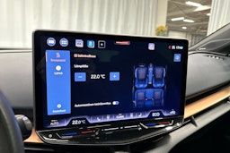 sininen CUPRA Tavascan 2024 kuva 26.