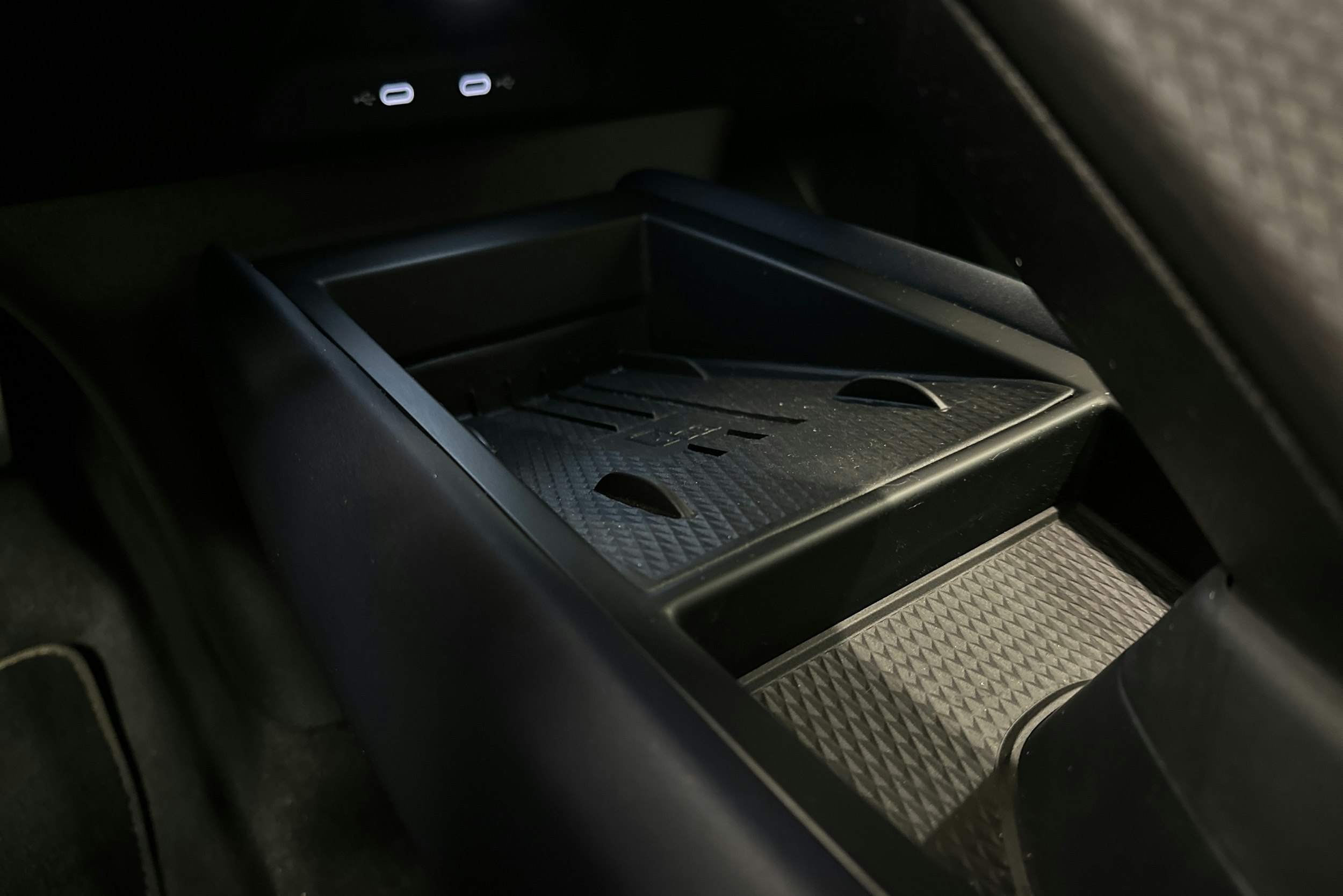 sininen CUPRA Tavascan 2024 kuva 28.