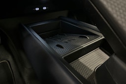 sininen CUPRA Tavascan 2024 kuva 28.