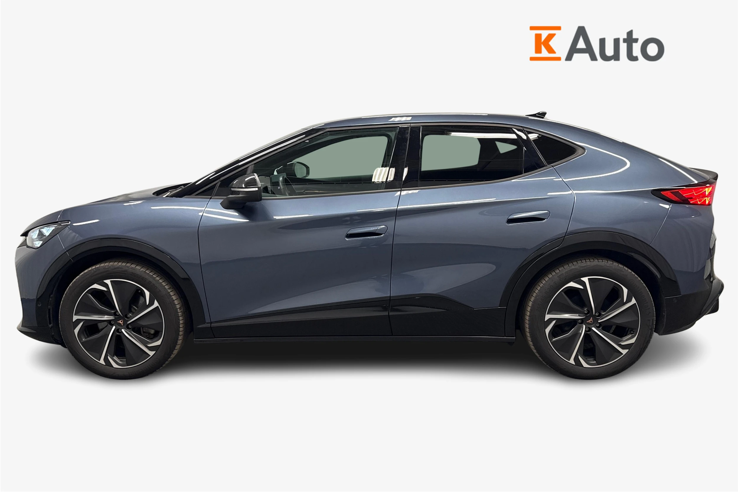 sininen CUPRA Tavascan 2024 kuva 5.