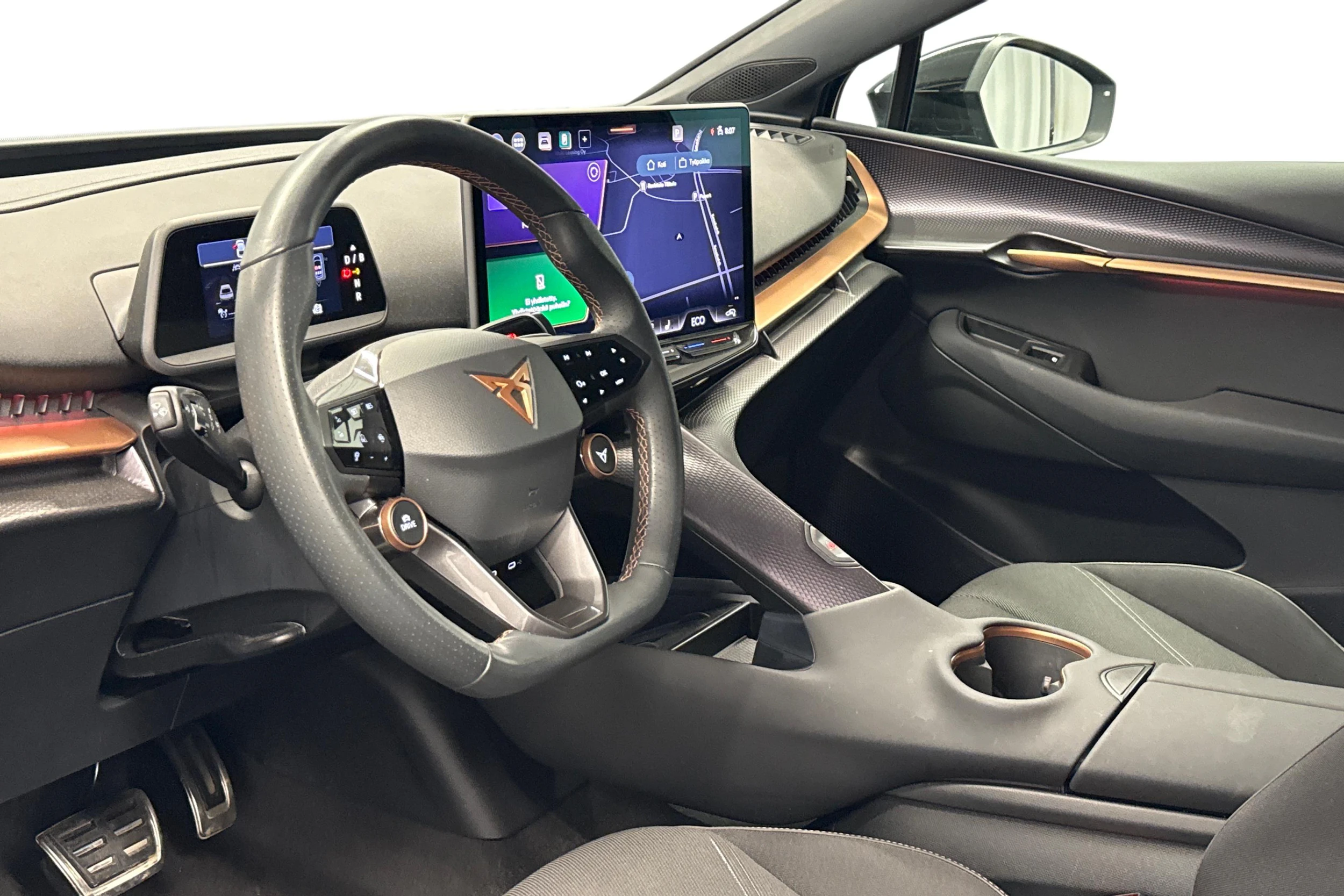 sininen CUPRA Tavascan 2024 kuva 6.