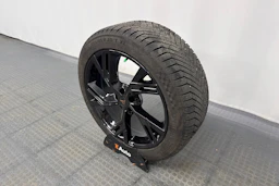 sininen CUPRA Tavascan 2024 kuva 10.