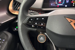 sininen CUPRA Tavascan 2024 kuva 11.