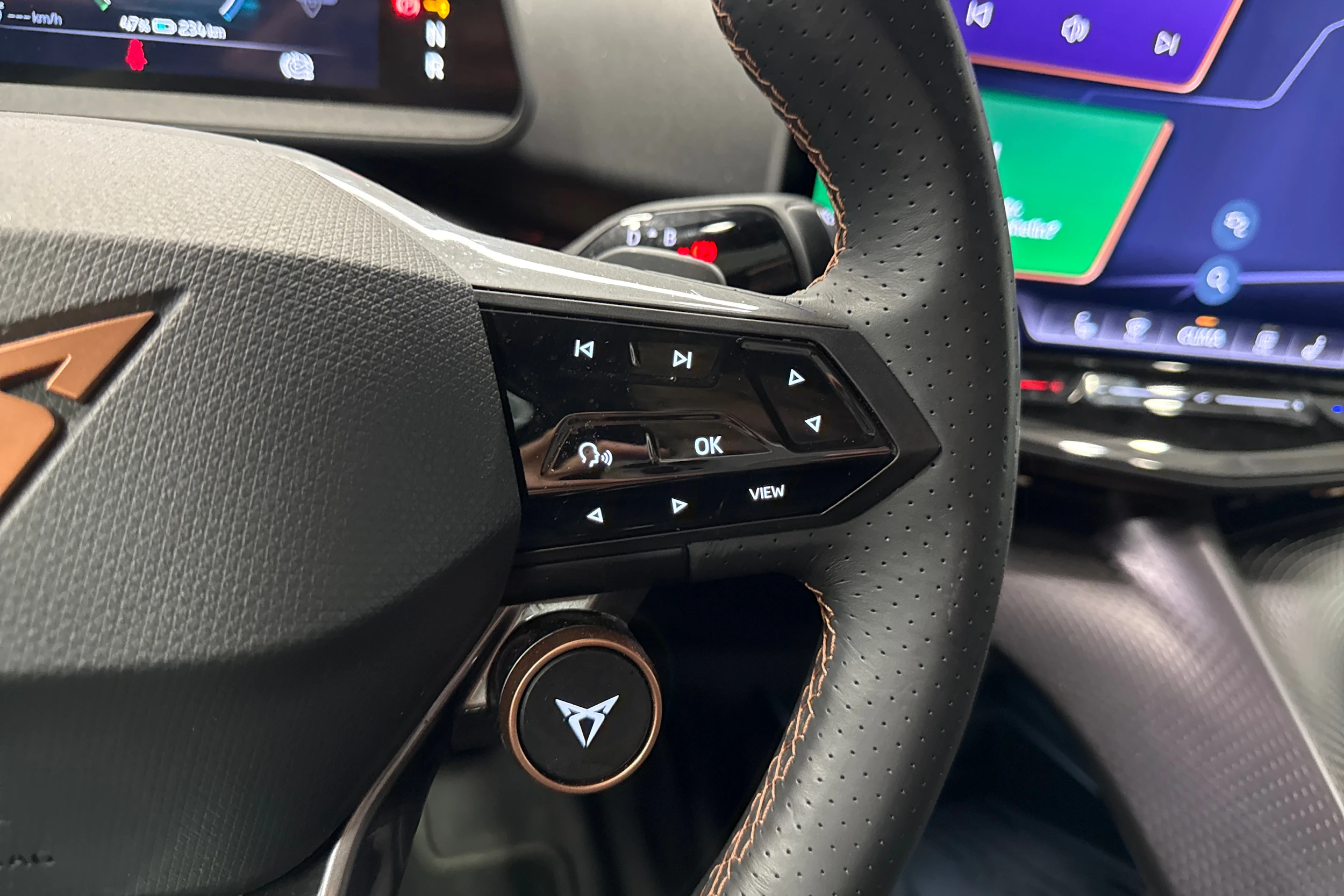 sininen CUPRA Tavascan 2024 kuva 12.