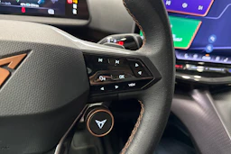 sininen CUPRA Tavascan 2024 kuva 12.