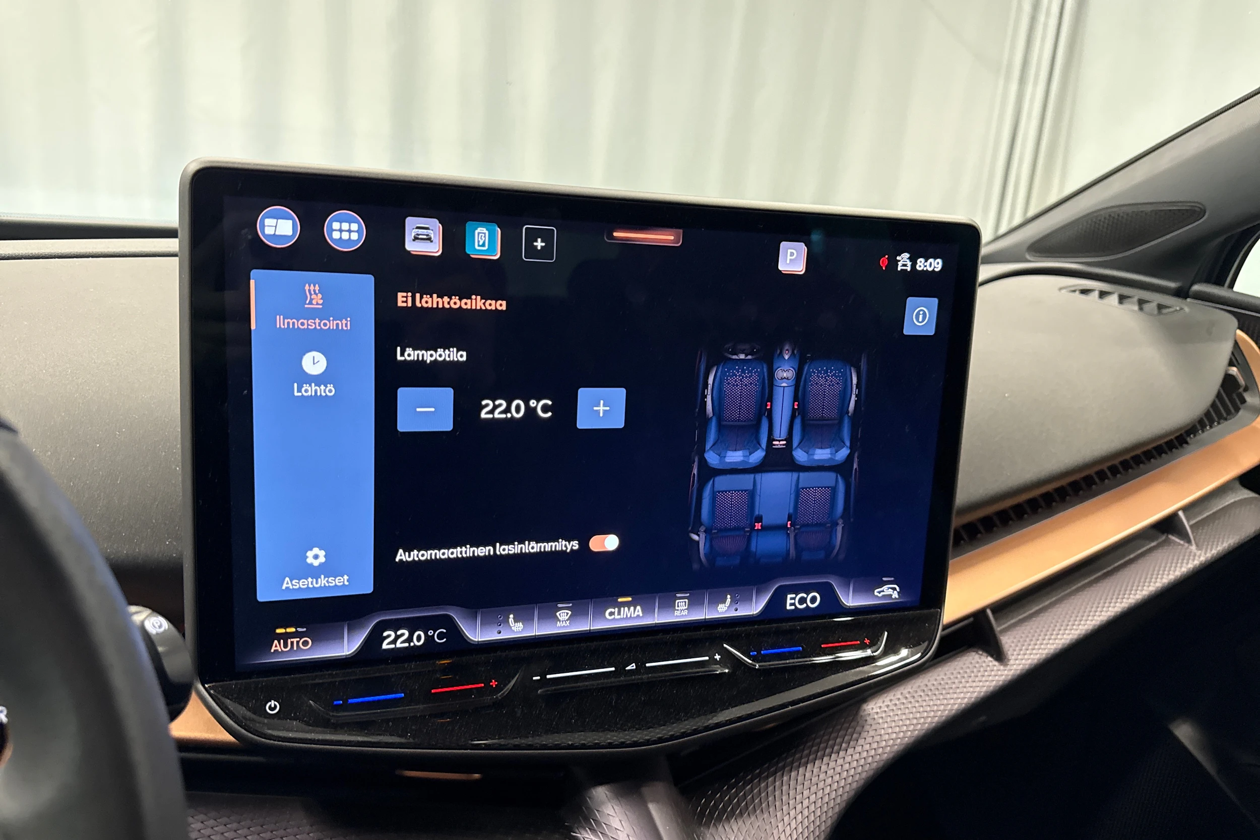 sininen CUPRA Tavascan 2024 kuva 16.