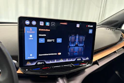 sininen CUPRA Tavascan 2024 kuva 16.