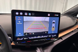 sininen CUPRA Tavascan 2024 kuva 19.