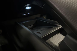 sininen CUPRA Tavascan 2024 kuva 21.