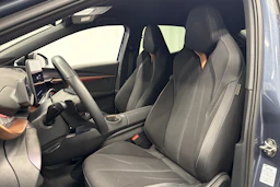 sininen CUPRA Tavascan 2024 kuva 23.