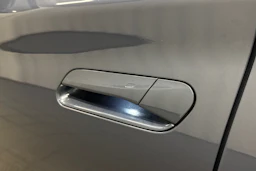 sininen CUPRA Tavascan 2024 kuva 26.